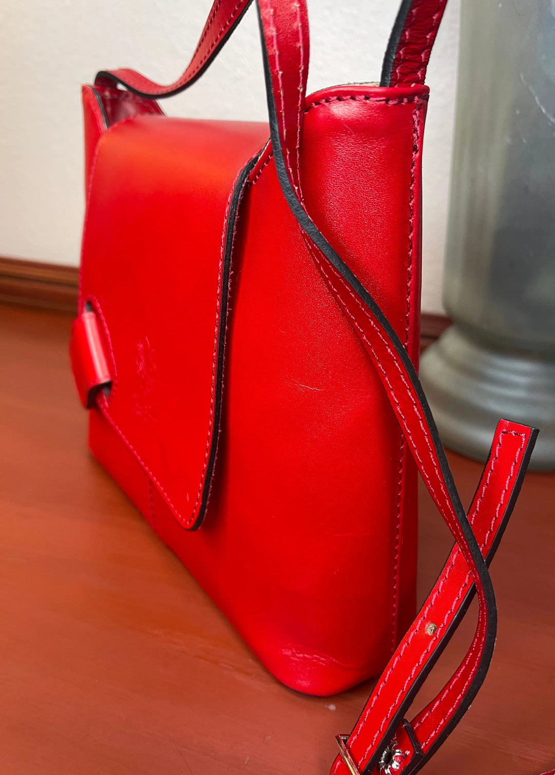 Side view of Italian leather messenger bag made in Italy with structured silhouette by Fior di Loto.