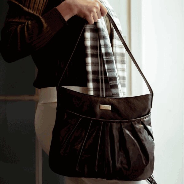 Full-Grain Leather Pleated Black Shoulder Bag